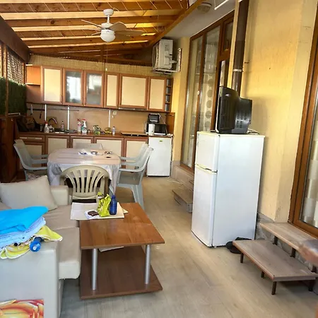 2 Bedroom/2 стаен на метри от плажа ラヴダ