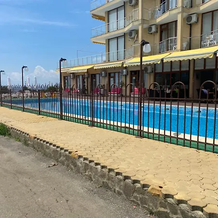 2 Bedroom/2 стаен на метри от плажа ラヴダ
